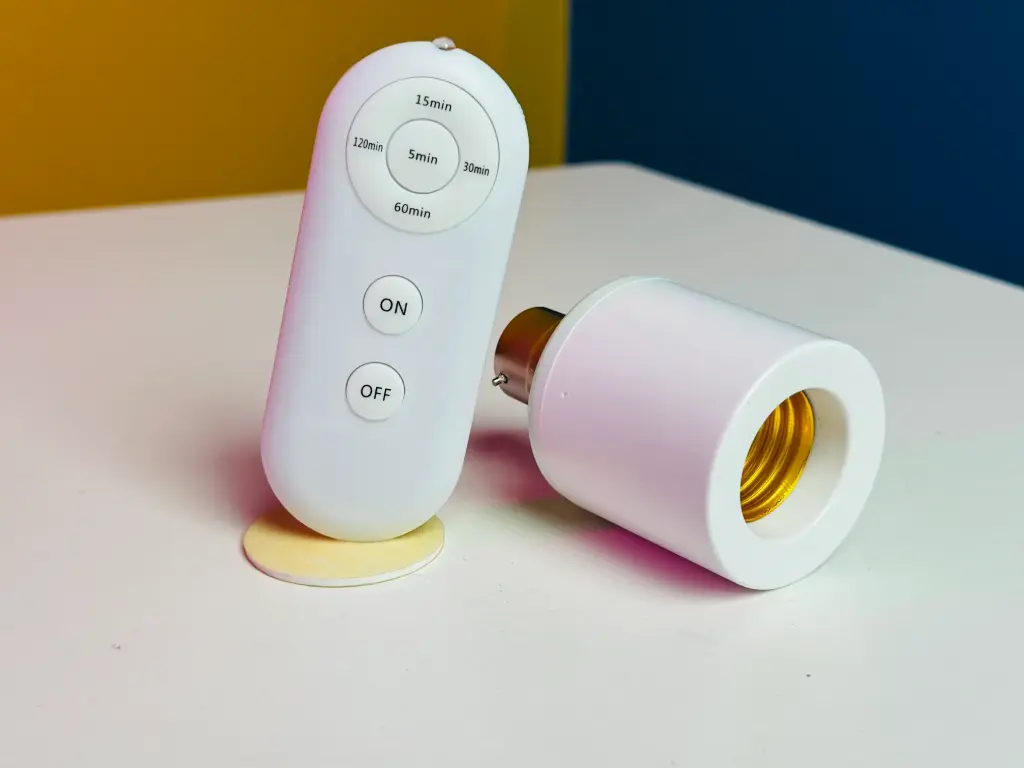 E27 Smart Lamp Holder with Wireless Remote & Timer