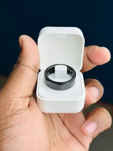 Smart Finger Ring – Health tracking, sleep insights, sleek and lightweight.